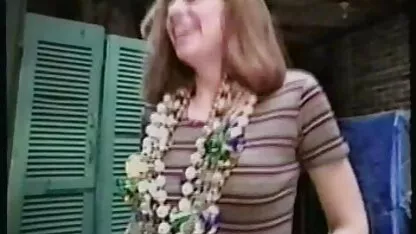 Prašnjava zrela gola 1997. viđena na mardi grasu