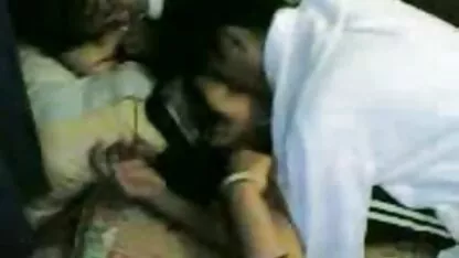 Coed tajlandski gangbang