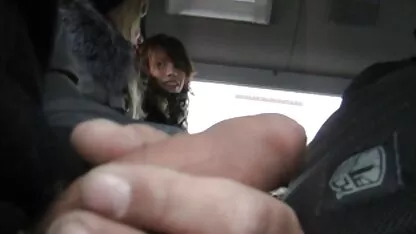 Seks pjesme na kućnom video snimku 2 djevojke u autobusu i