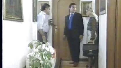 Soba 2 gola tinejdžerka