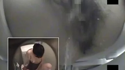 WC s web kamerom, mokra maca u gaćicama