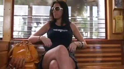 Goli, javni, grupni seks