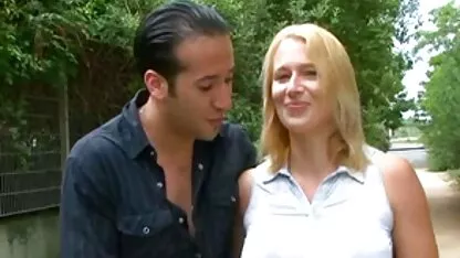 Slatka plavuša Joyce dobiva analni seks debele dlakave pičke