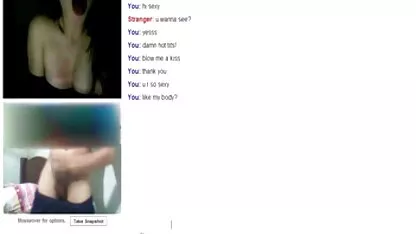 Vruća 18-godišnja tinejdžerica pokazuje svoje sise + bonus sise Cool Pussy