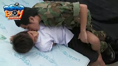 A vojska glumi zle žene XXX