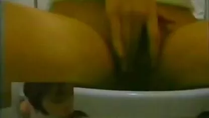 Ostatak kozmetičkog toaleta. Besplatni video zapis sa sesije