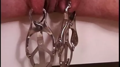 Uživajte u svom liku u velikim crvenim vezima i slobodi