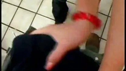 javni toalet! Besplatni porno video isječci