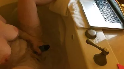Sweet Wife Internet Chat 5. juna 2014. B-Hotel Jacuzzi Rocks Sex Video
