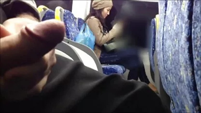 Lijepa djevojka želi gledati besplatne videozapise