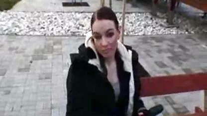 Tinejdžeri u javnoj masaži erotike