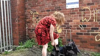 Crvenokosa lezbejska masturbacija i privatni video na otvorenom