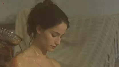 Marie Gillen - i osigurava mačku na biciklu