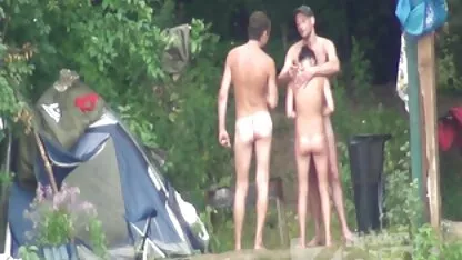 Na riječnom toku 10? Mama i lizanje maca
