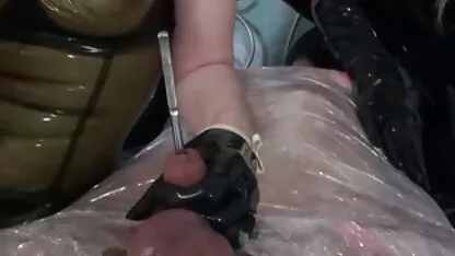 Žena sa kostimima i zvučnim pušenjem besplatni video